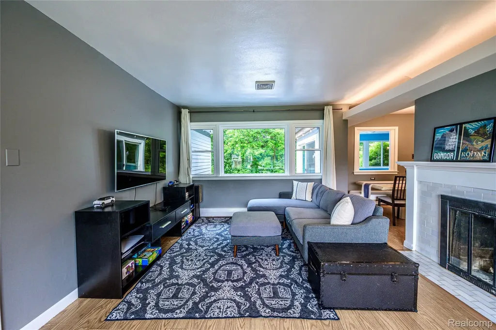 31165 Sheridan Drive Beverly Hills Village MI 48025