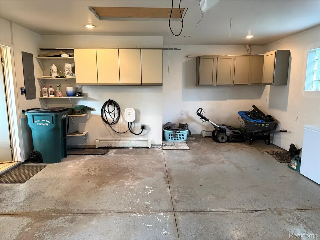 31165 Sheridan Drive Beverly Hills Village MI 48025