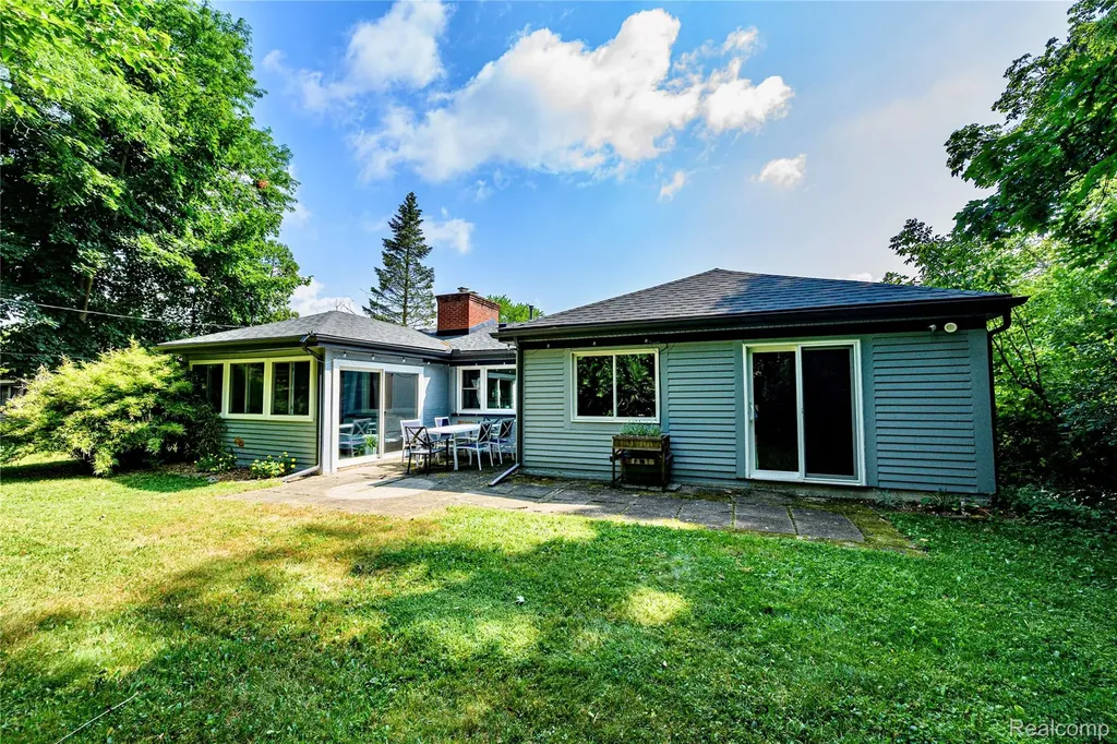 31165 Sheridan Drive Beverly Hills Village MI 48025