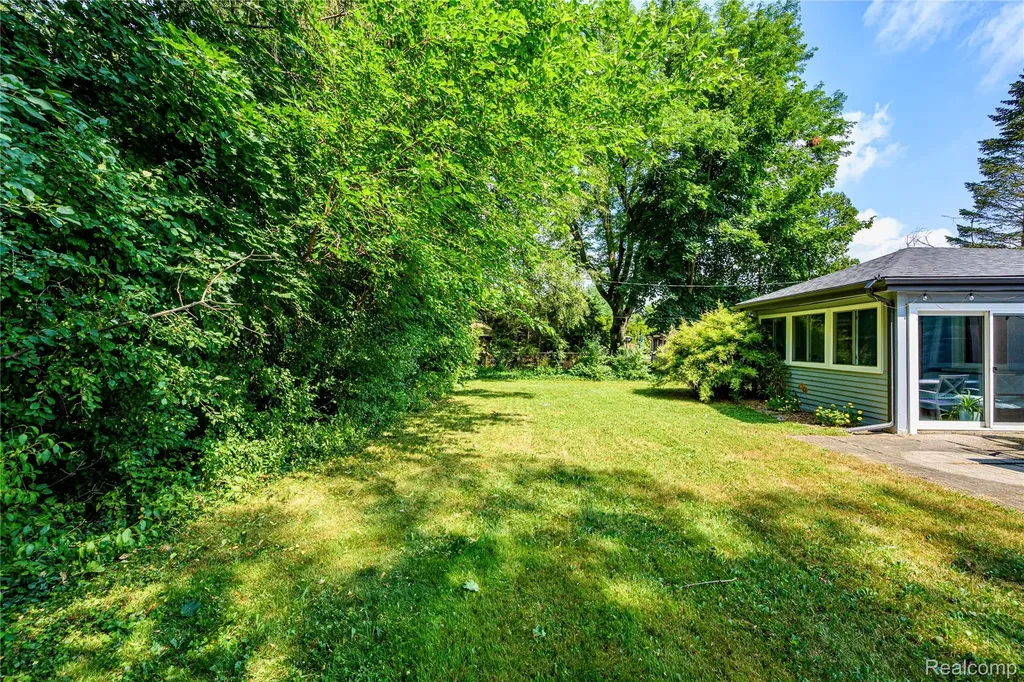 31165 Sheridan Drive Beverly Hills Village MI 48025