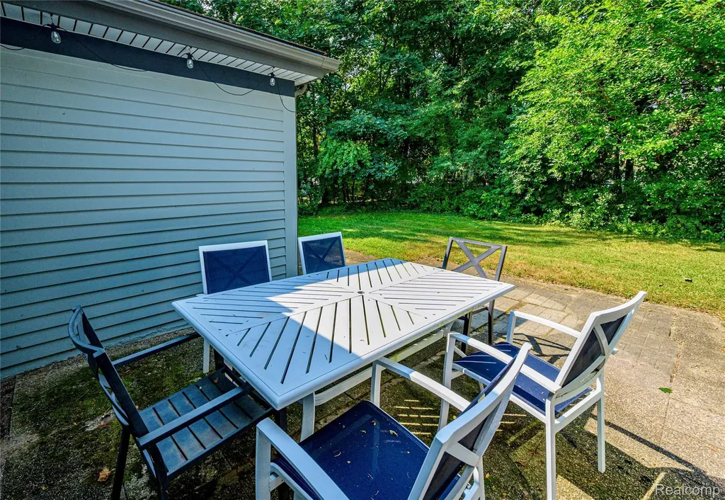 31165 Sheridan Drive Beverly Hills Village MI 48025
