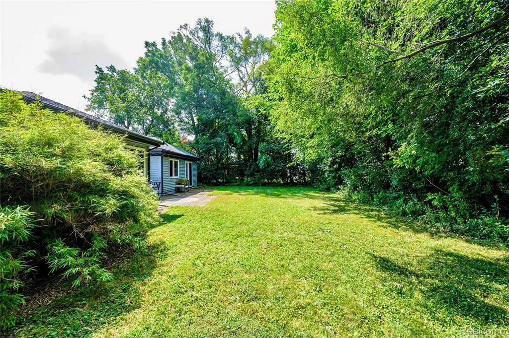 31165 Sheridan Drive Beverly Hills Village MI 48025