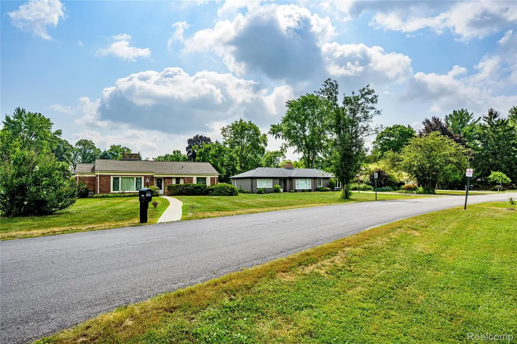 31165 Sheridan Drive Beverly Hills Village MI 48025