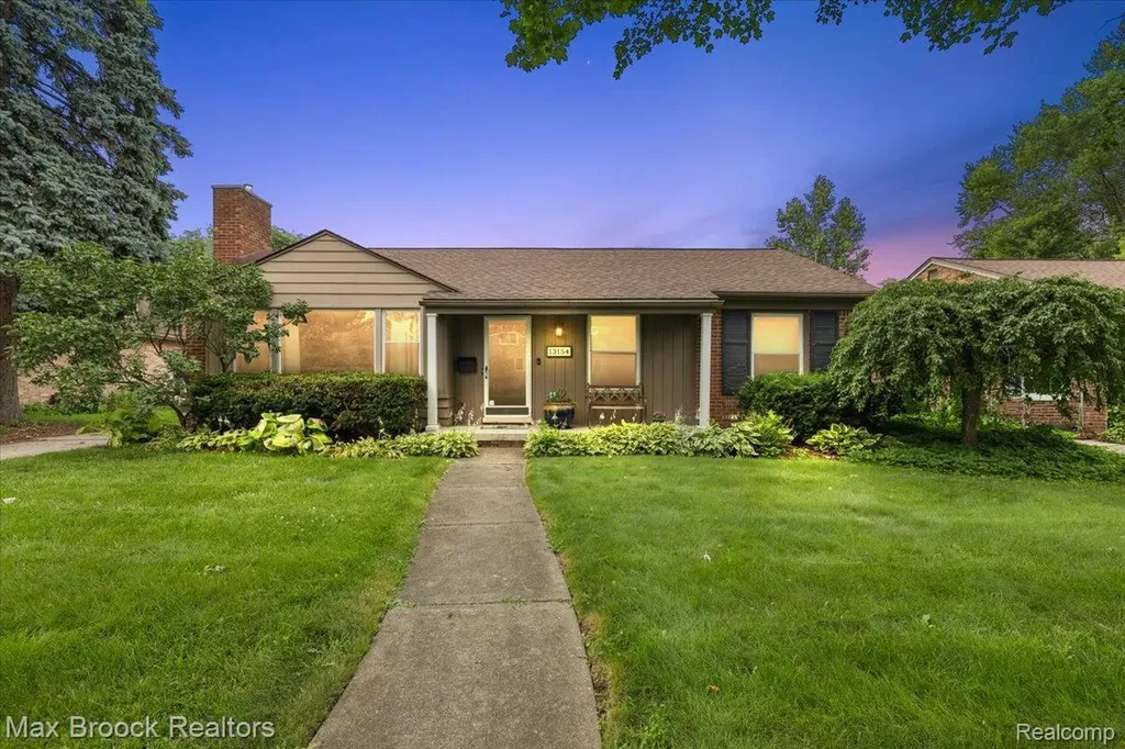 13154 Lasalle Boulevard Huntington Woods City MI 48070