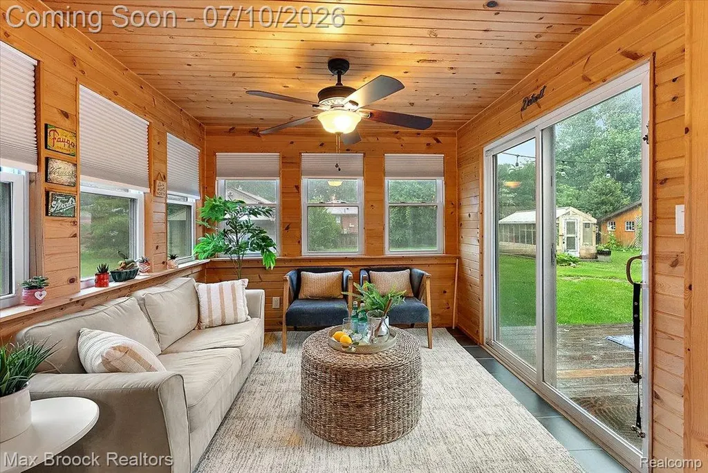 13154 Lasalle Boulevard Huntington Woods City MI 48070