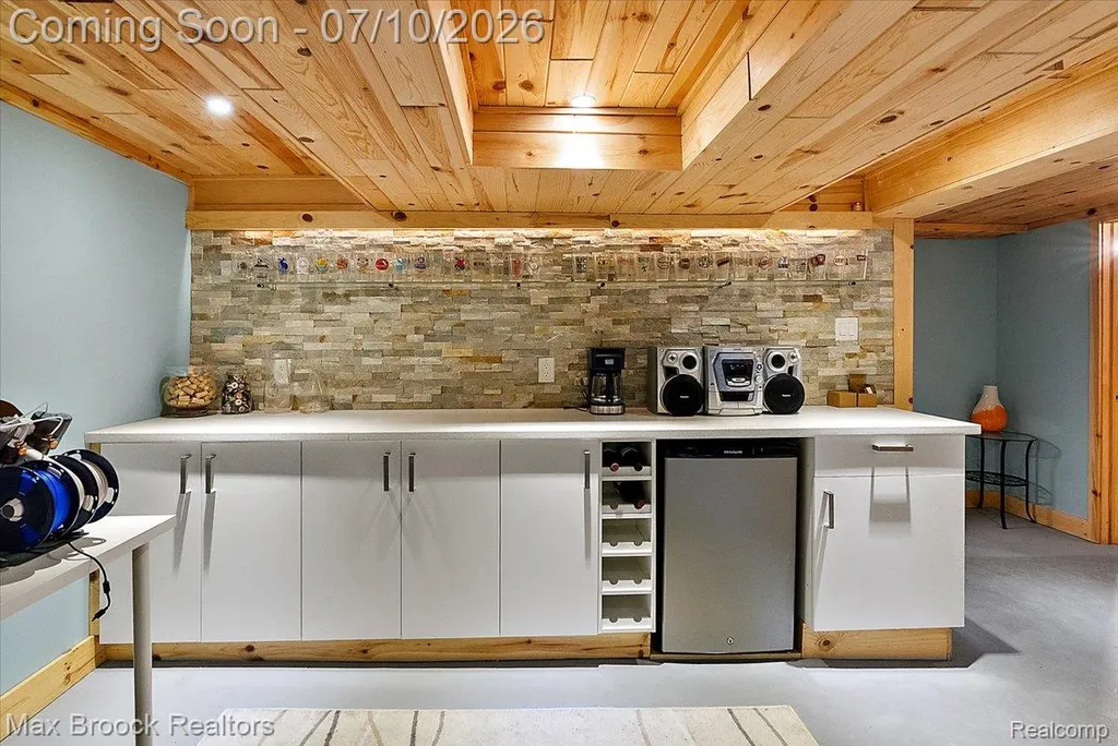 13154 Lasalle Boulevard Huntington Woods City MI 48070