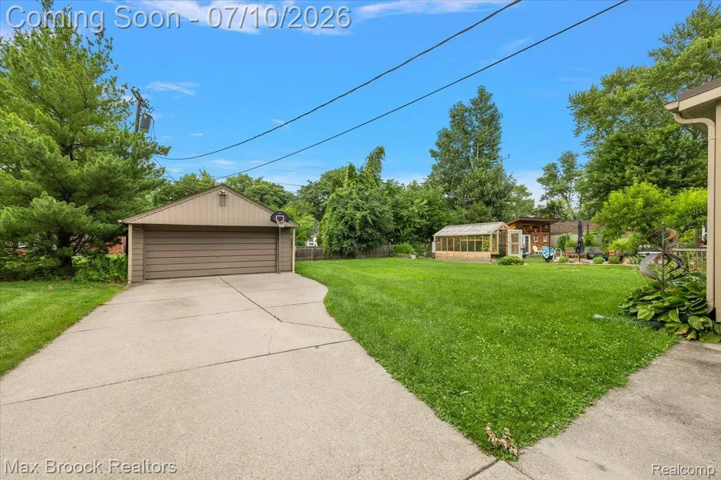 13154 Lasalle Boulevard Huntington Woods City MI 48070