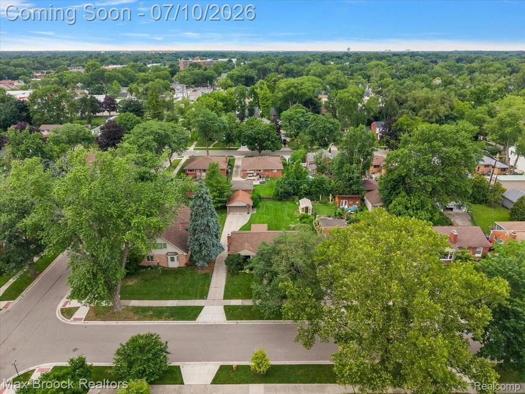 13154 Lasalle Boulevard Huntington Woods City MI 48070