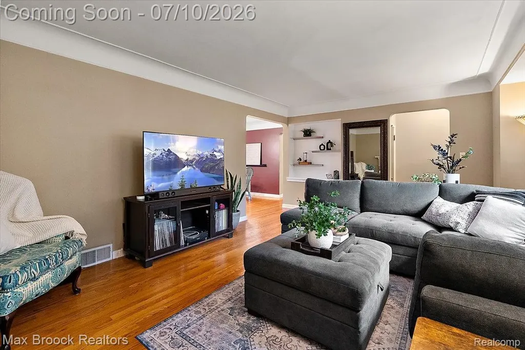 13154 Lasalle Boulevard Huntington Woods City MI 48070