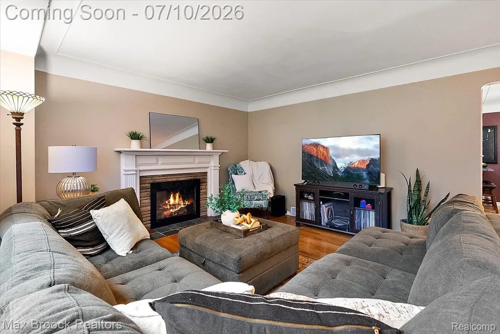 13154 Lasalle Boulevard Huntington Woods City MI 48070