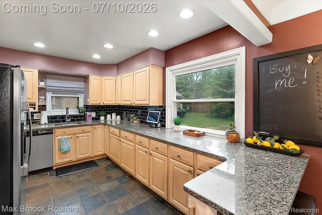 13154 Lasalle Boulevard Huntington Woods City MI 48070