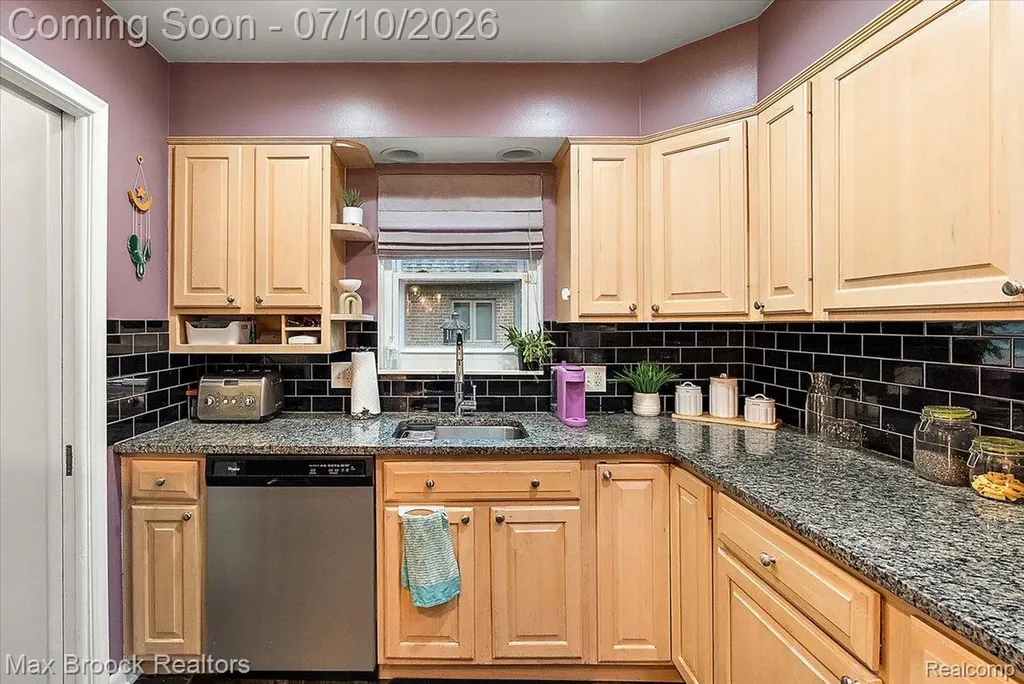13154 Lasalle Boulevard Huntington Woods City MI 48070