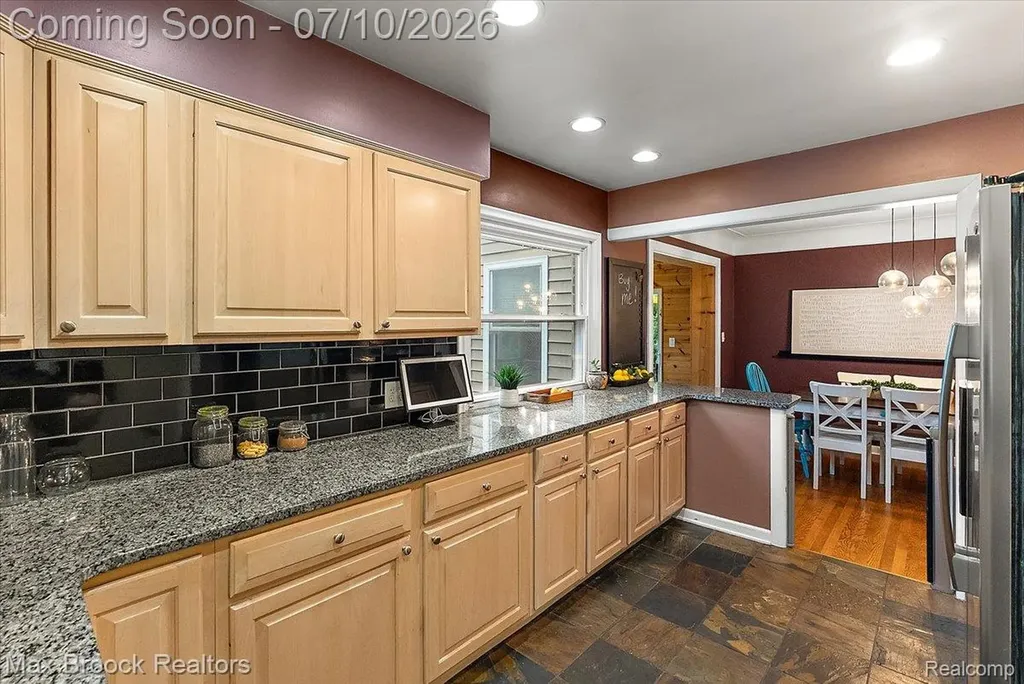 13154 Lasalle Boulevard Huntington Woods City MI 48070