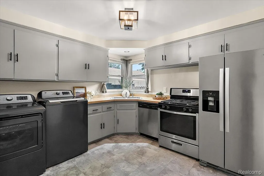 14772 Auburndale Street Livonia City MI 48154