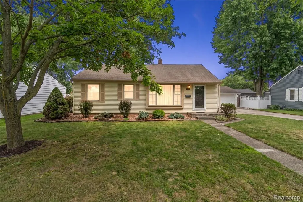 14772 Auburndale Street Livonia City MI 48154