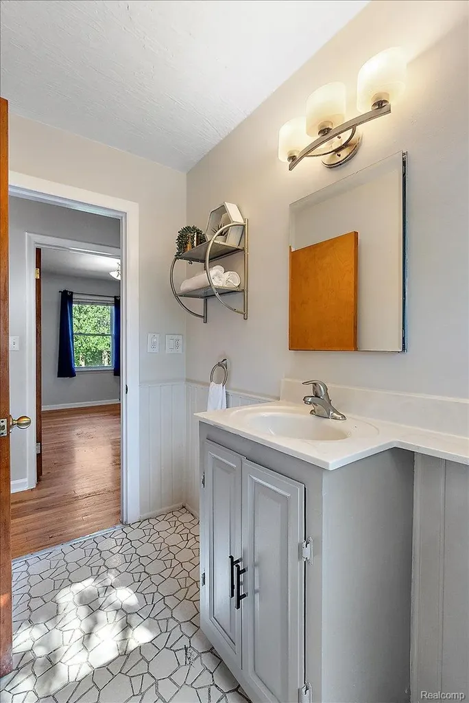 14772 Auburndale Street Livonia City MI 48154