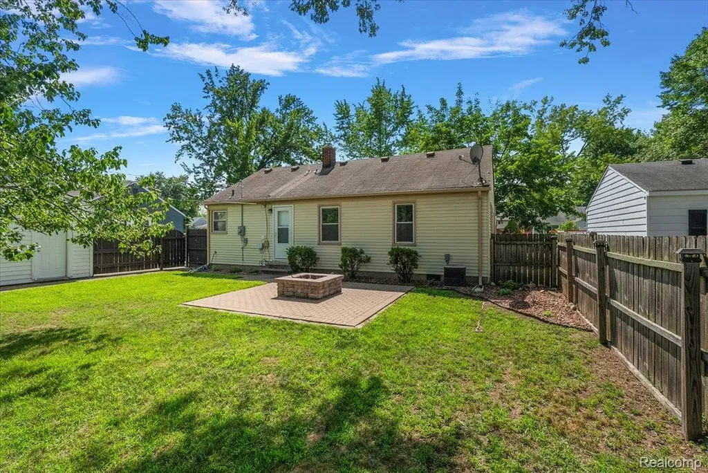 14772 Auburndale Street Livonia City MI 48154
