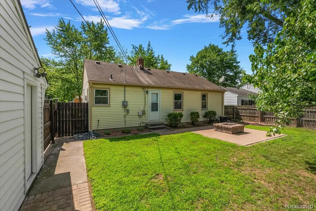 14772 Auburndale Street Livonia City MI 48154