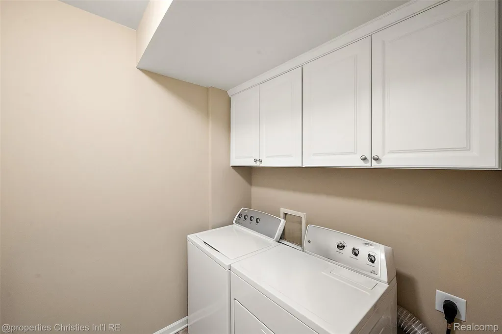 27928 Hopkins Drive Novi City MI 48377