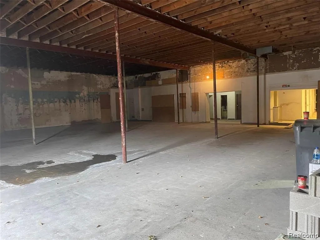 301 S Oakwood Detroit City MI 48217