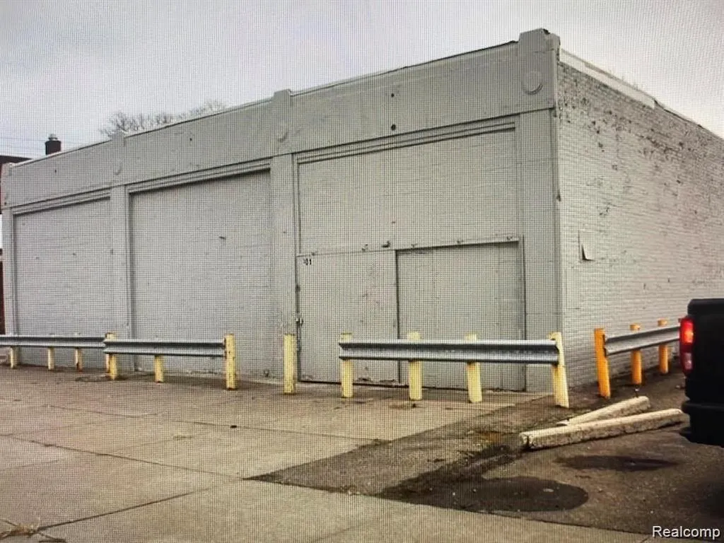 301 S Oakwood Detroit City MI 48217