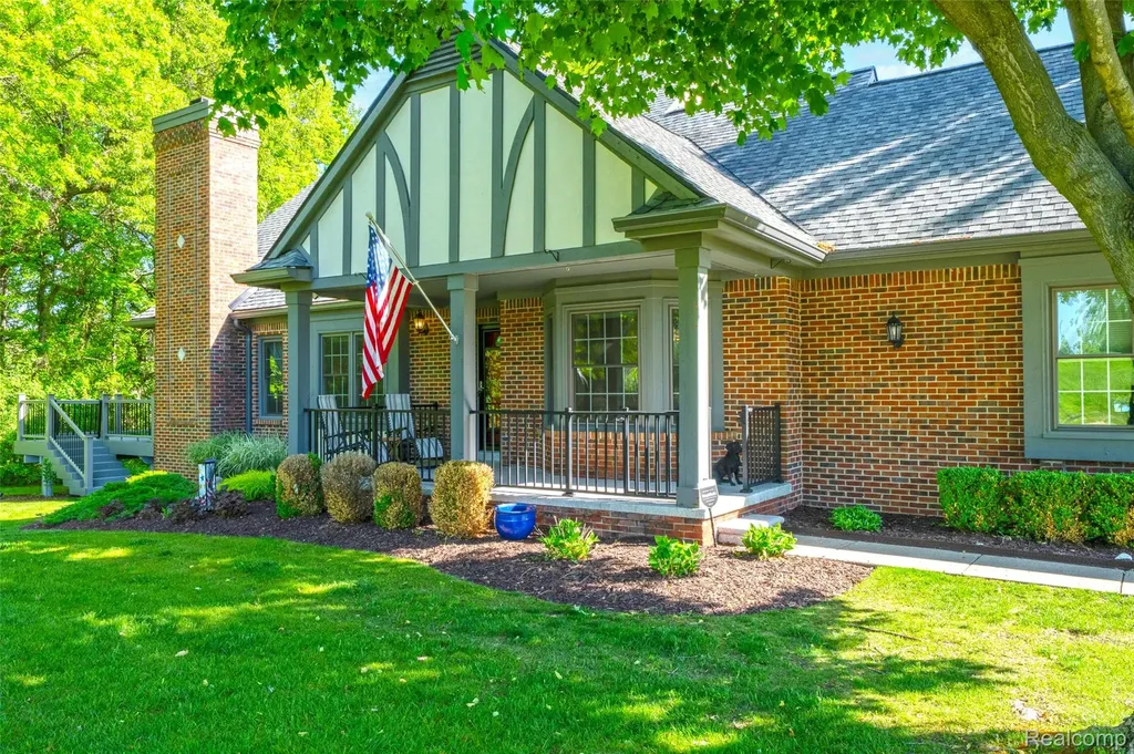 156 Sandhills Lane Lake Orion Village MI 48362