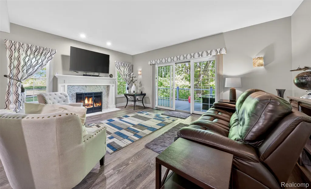 156 Sandhills Lane Lake Orion Village MI 48362