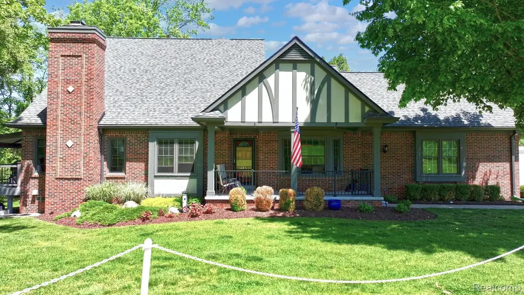 156 Sandhills Lane Lake Orion Village MI 48362