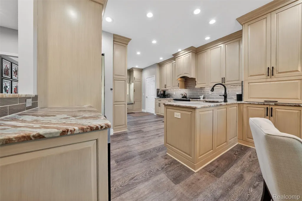 156 Sandhills Lane Lake Orion Village MI 48362
