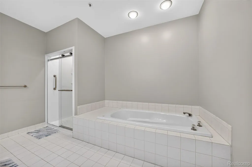 156 Sandhills Lane Lake Orion Village MI 48362