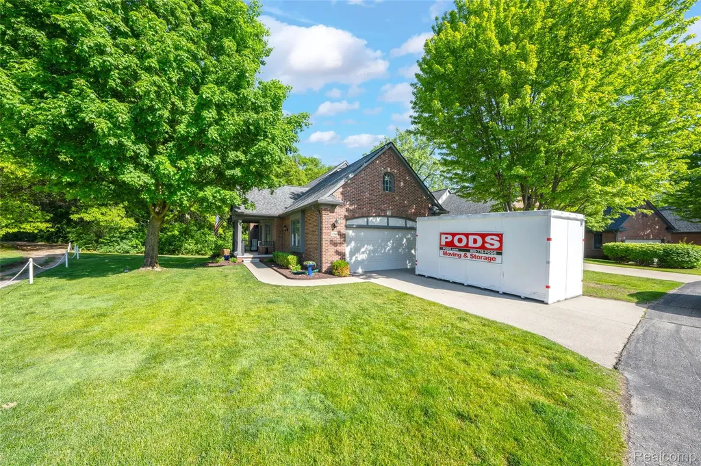 156 Sandhills Lane Lake Orion Village MI 48362