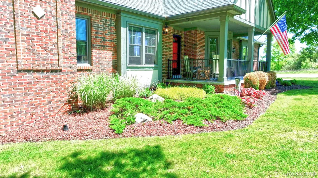 156 Sandhills Lane Lake Orion Village MI 48362