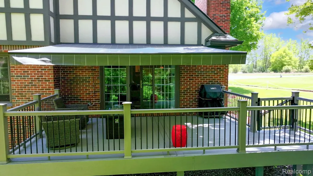 156 Sandhills Lane Lake Orion Village MI 48362
