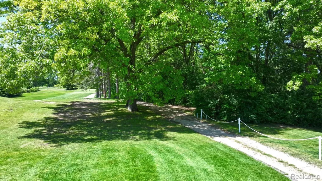 156 Sandhills Lane Lake Orion Village MI 48362