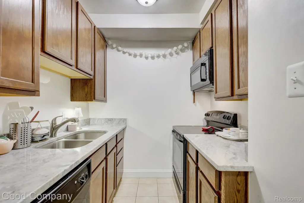 15 E Kirby Street Detroit City MI 48202