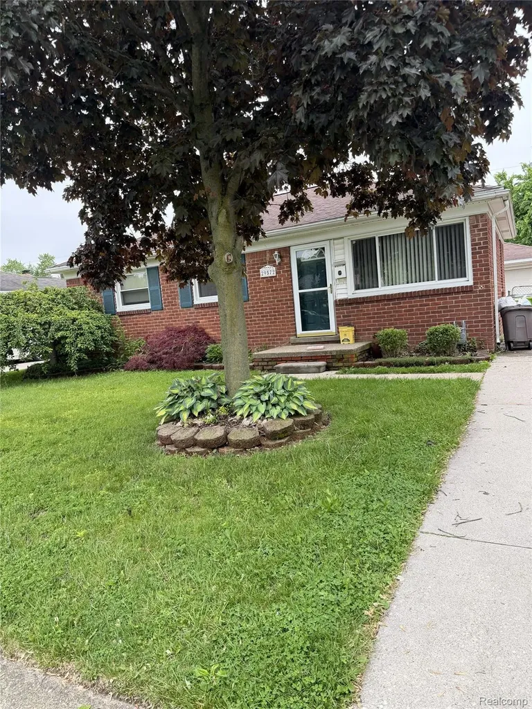 29572 Red Cedar Drive Flat Rock City MI 48134