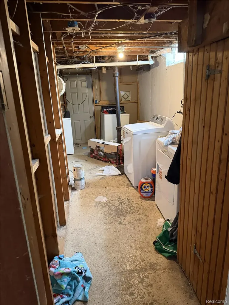 29572 Red Cedar Drive Flat Rock City MI 48134