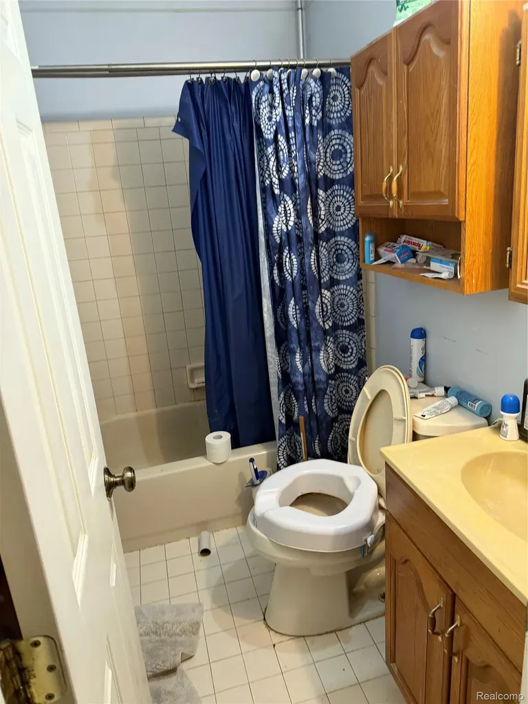 29572 Red Cedar Drive Flat Rock City MI 48134