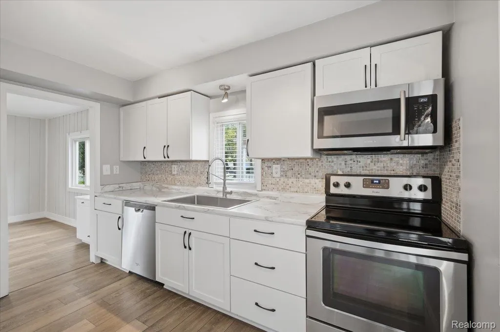 4035 Island Park Drive Waterford Charter Township MI 48329