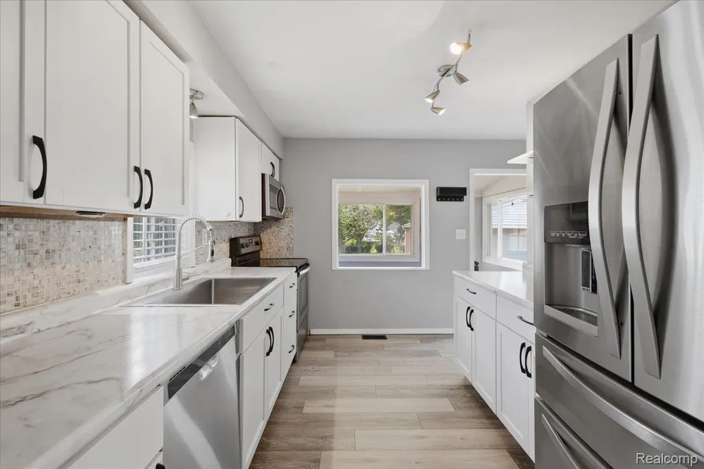 4035 Island Park Drive Waterford Charter Township MI 48329