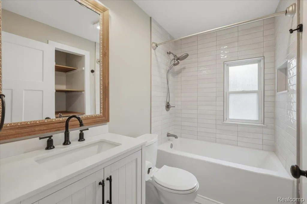 4035 Island Park Drive Waterford Charter Township MI 48329