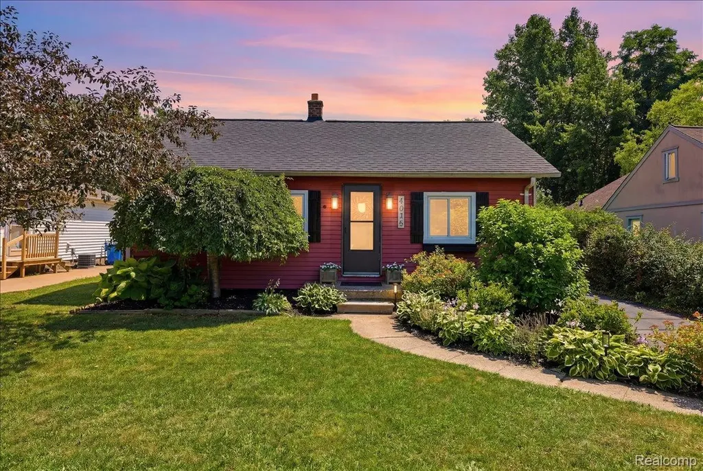 4035 Island Park Drive Waterford Charter Township MI 48329