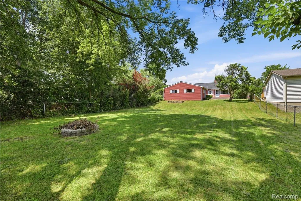 4035 Island Park Drive Waterford Charter Township MI 48329