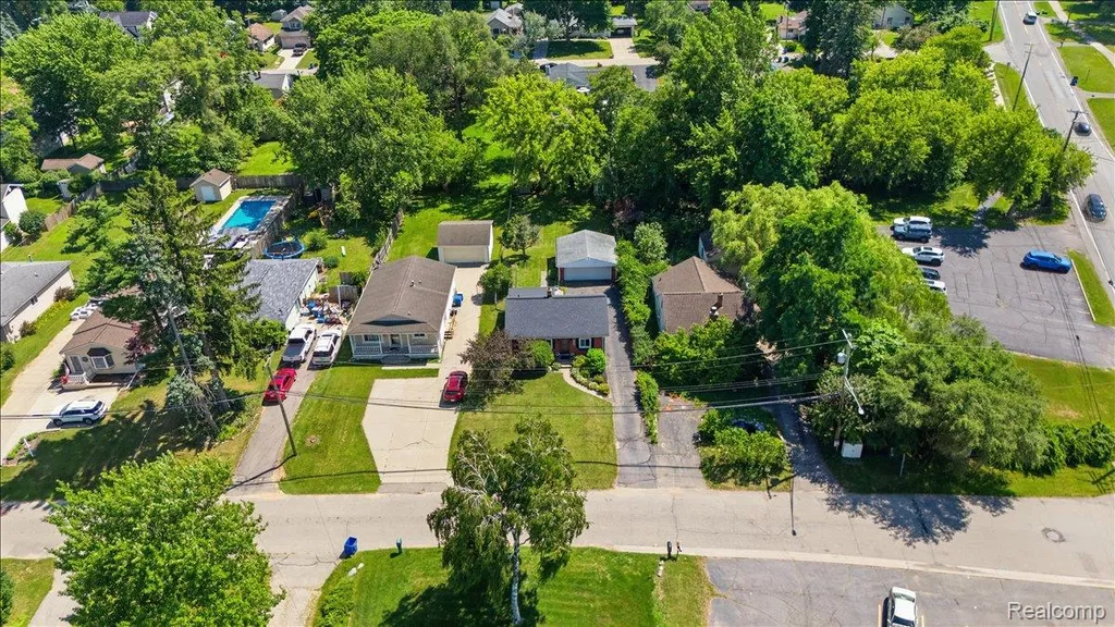 4035 Island Park Drive Waterford Charter Township MI 48329