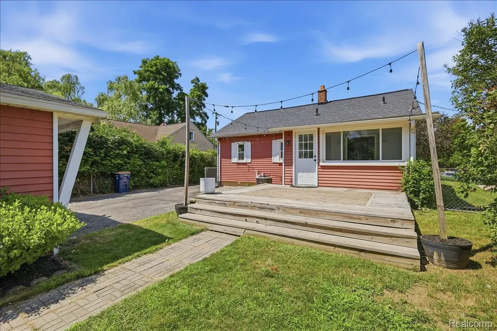 4035 Island Park Drive Waterford Charter Township MI 48329
