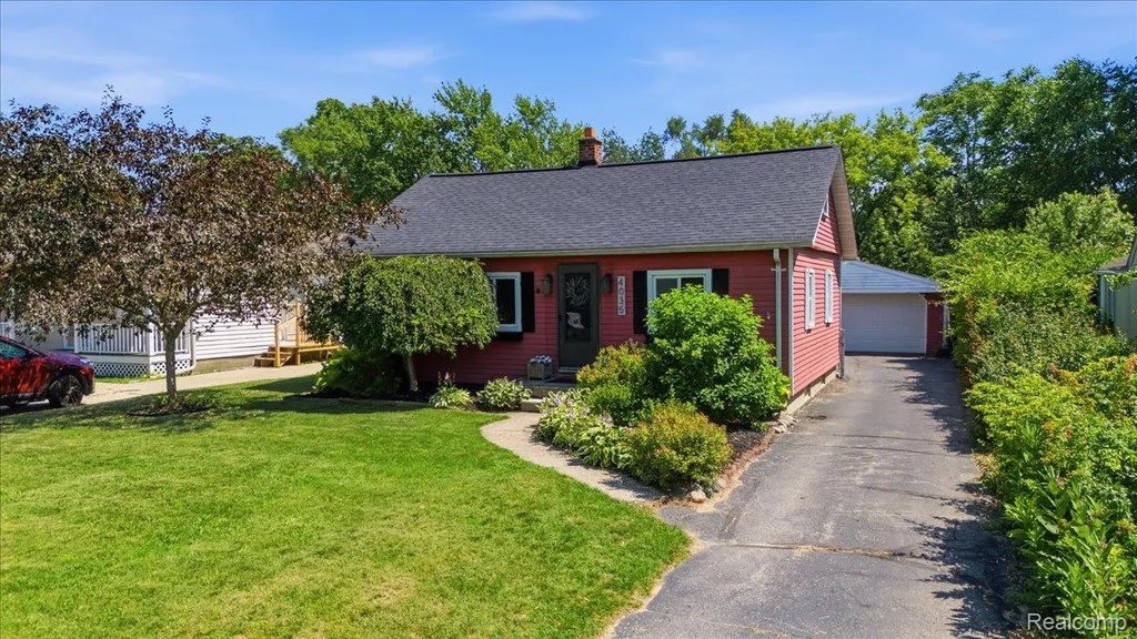 4035 Island Park Drive Waterford Charter Township MI 48329