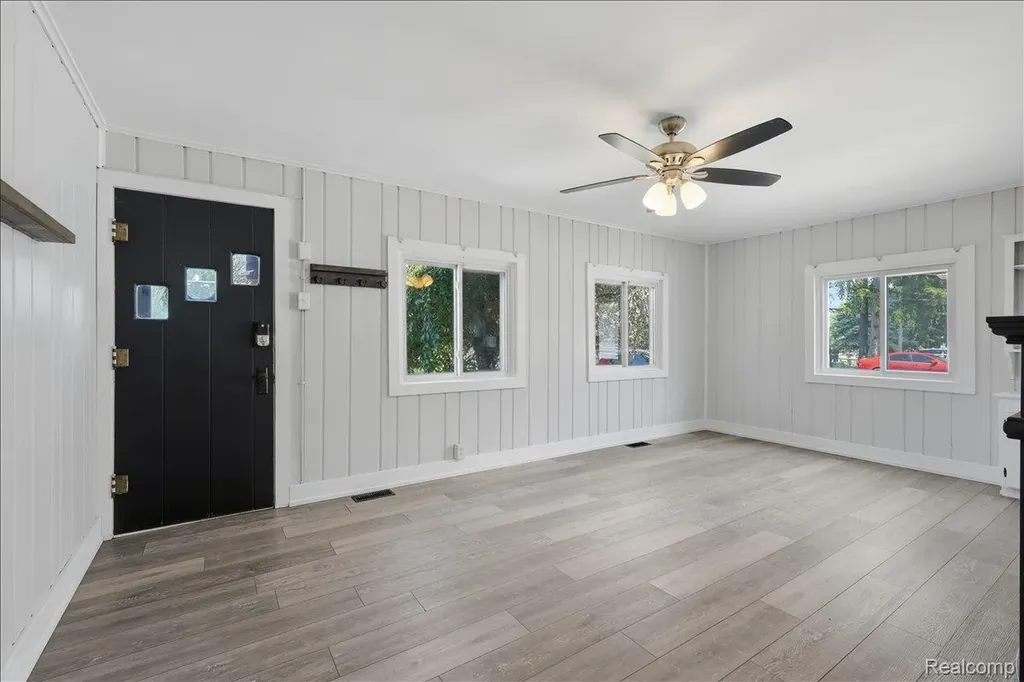 4035 Island Park Drive Waterford Charter Township MI 48329