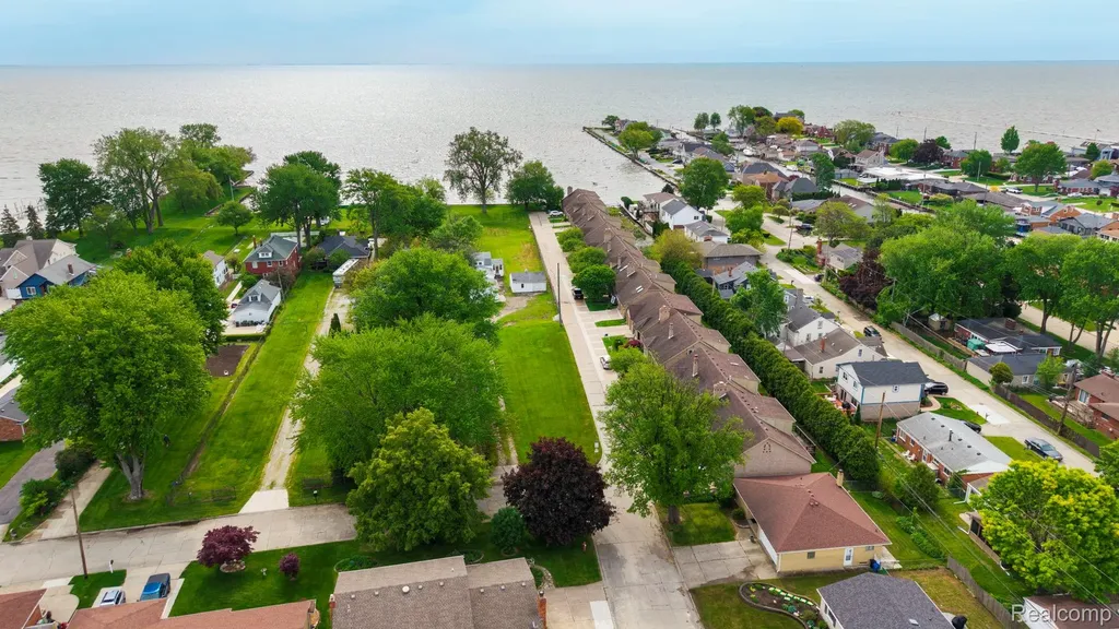 22560 Van Street St. Clair Shores City MI 48081