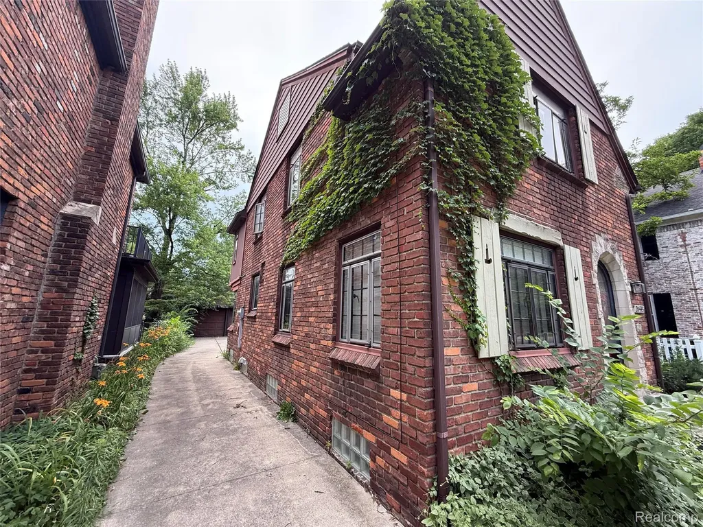 20445 Briarcliff Road Detroit City MI 48221