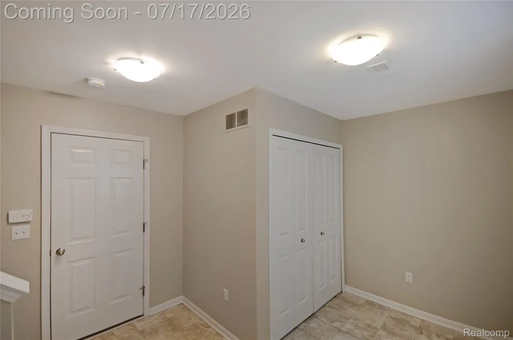 4625 Bradley Circle Troy City MI 48085